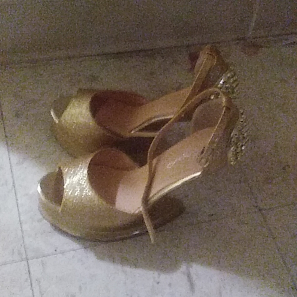 Shoes - Picture 2 of 3